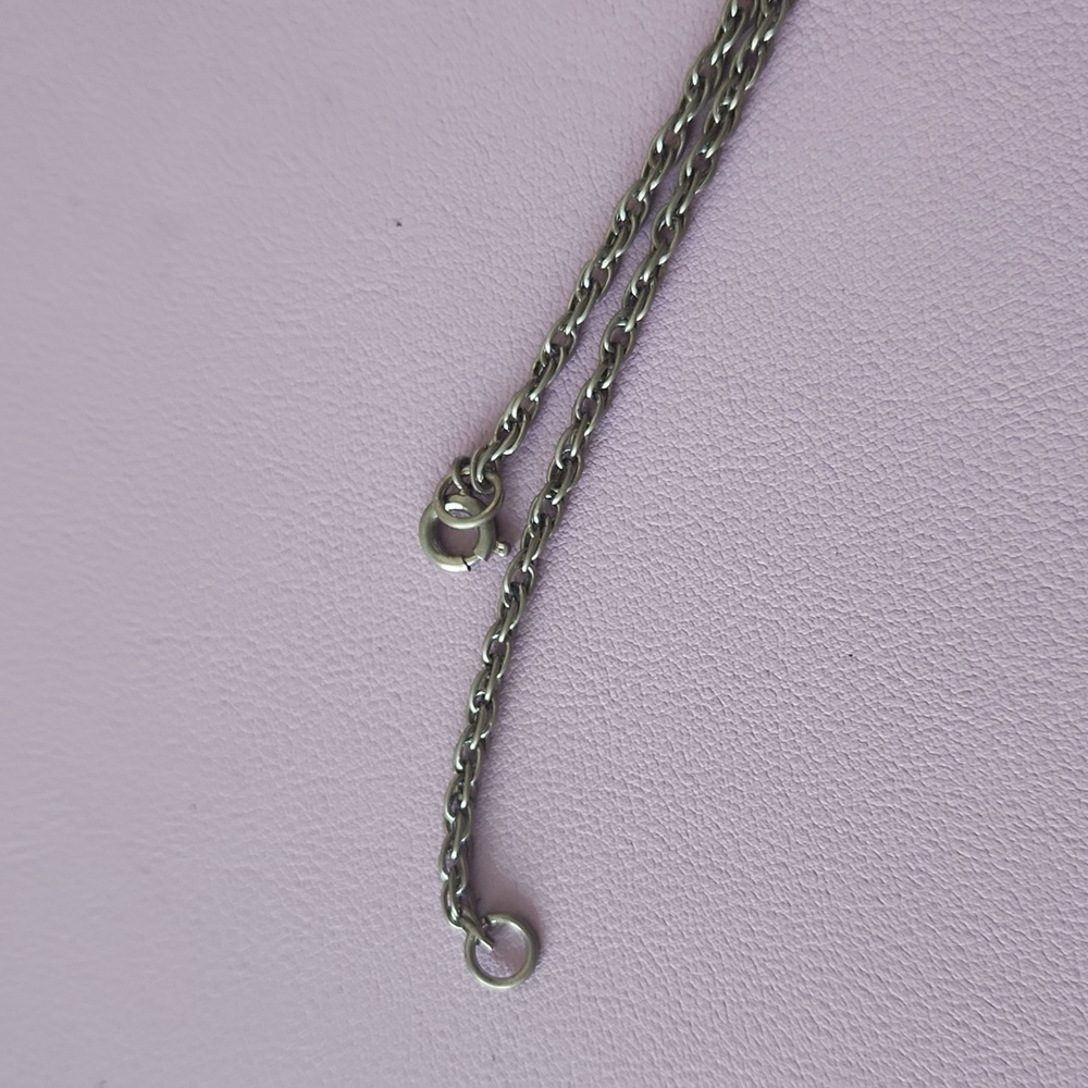 Silver shell pattern necklace - Picture 5 of 8